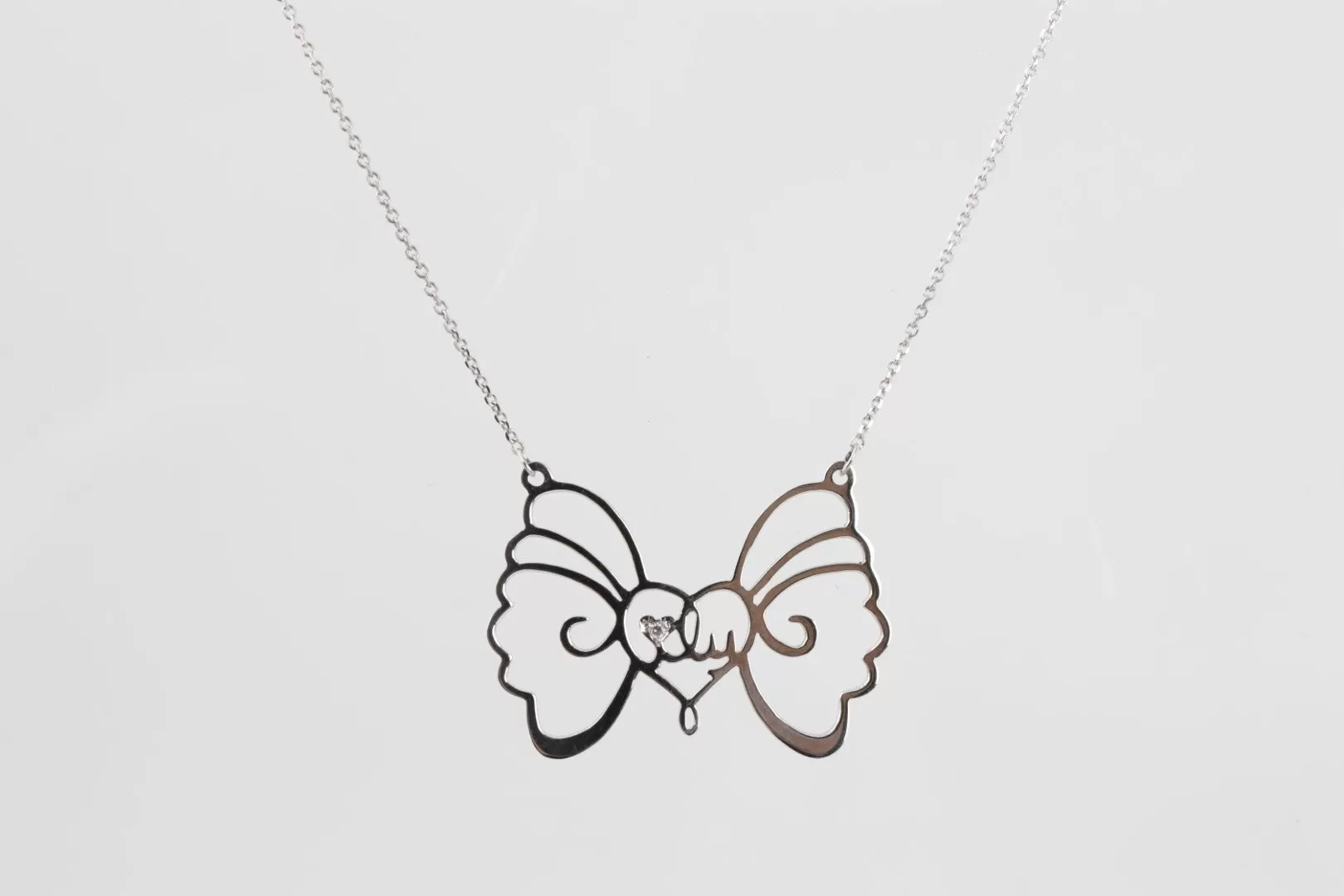 19’’ 14k White Gold 0.01ctw Diamond Butterfly "ILY" Necklace (4.00g.)