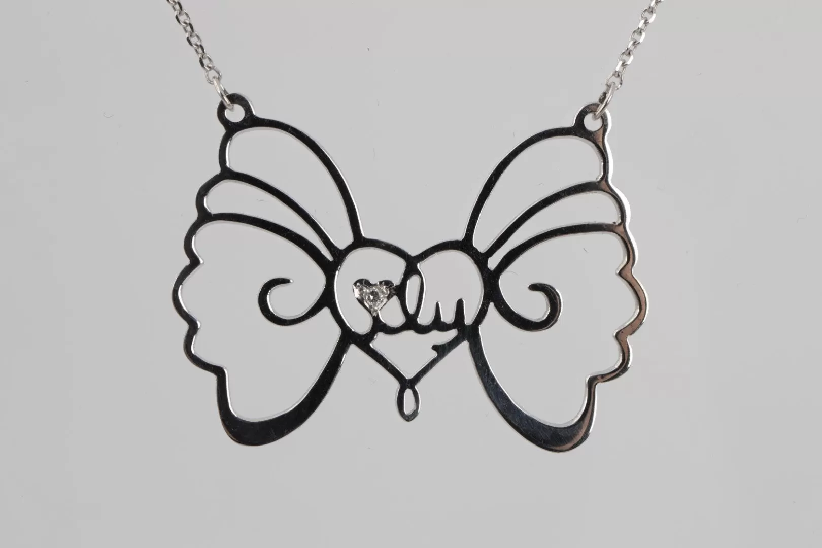 19’’ 14k White Gold 0.01ctw Diamond Butterfly "ILY" Necklace (4.00g.)