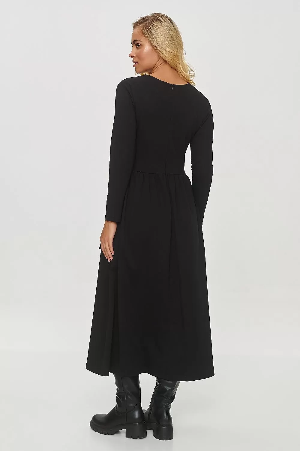 Elegant Flared Midi Dress With Pockets