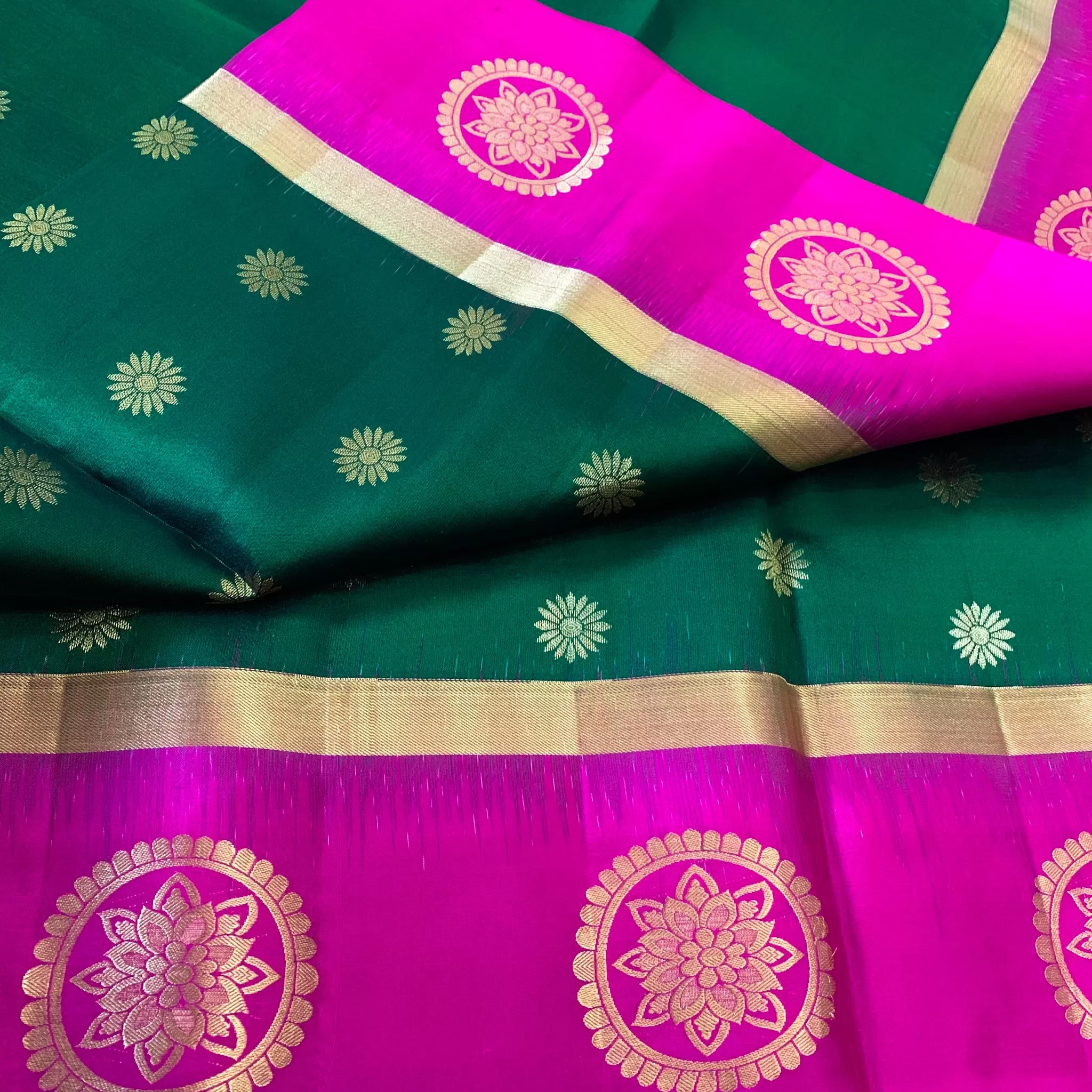 Kanchipuram Pure Silk Handloom Soft silk saree in Dark Green and Pink Border