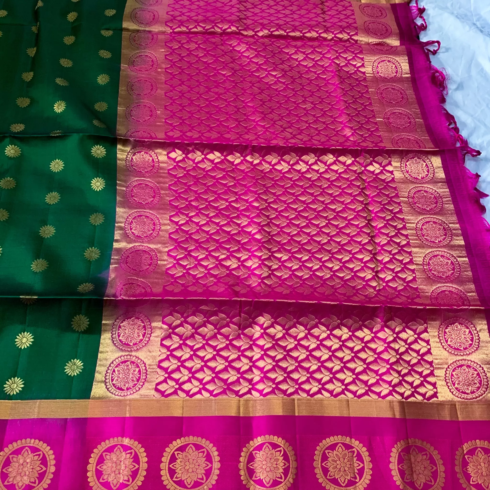 Kanchipuram Pure Silk Handloom Soft silk saree in Dark Green and Pink Border