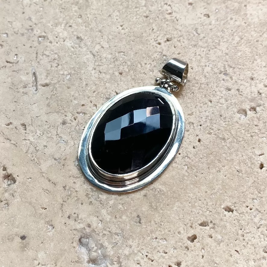 Onyx Large Oval Elysian Pendant