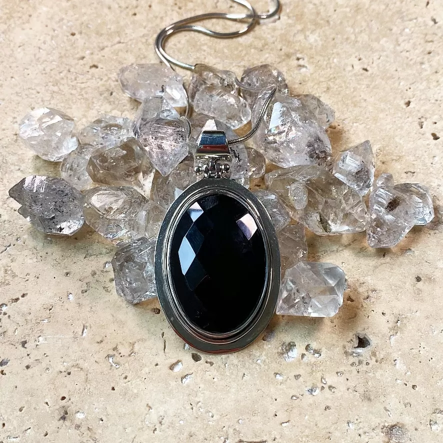 Onyx Large Oval Elysian Pendant