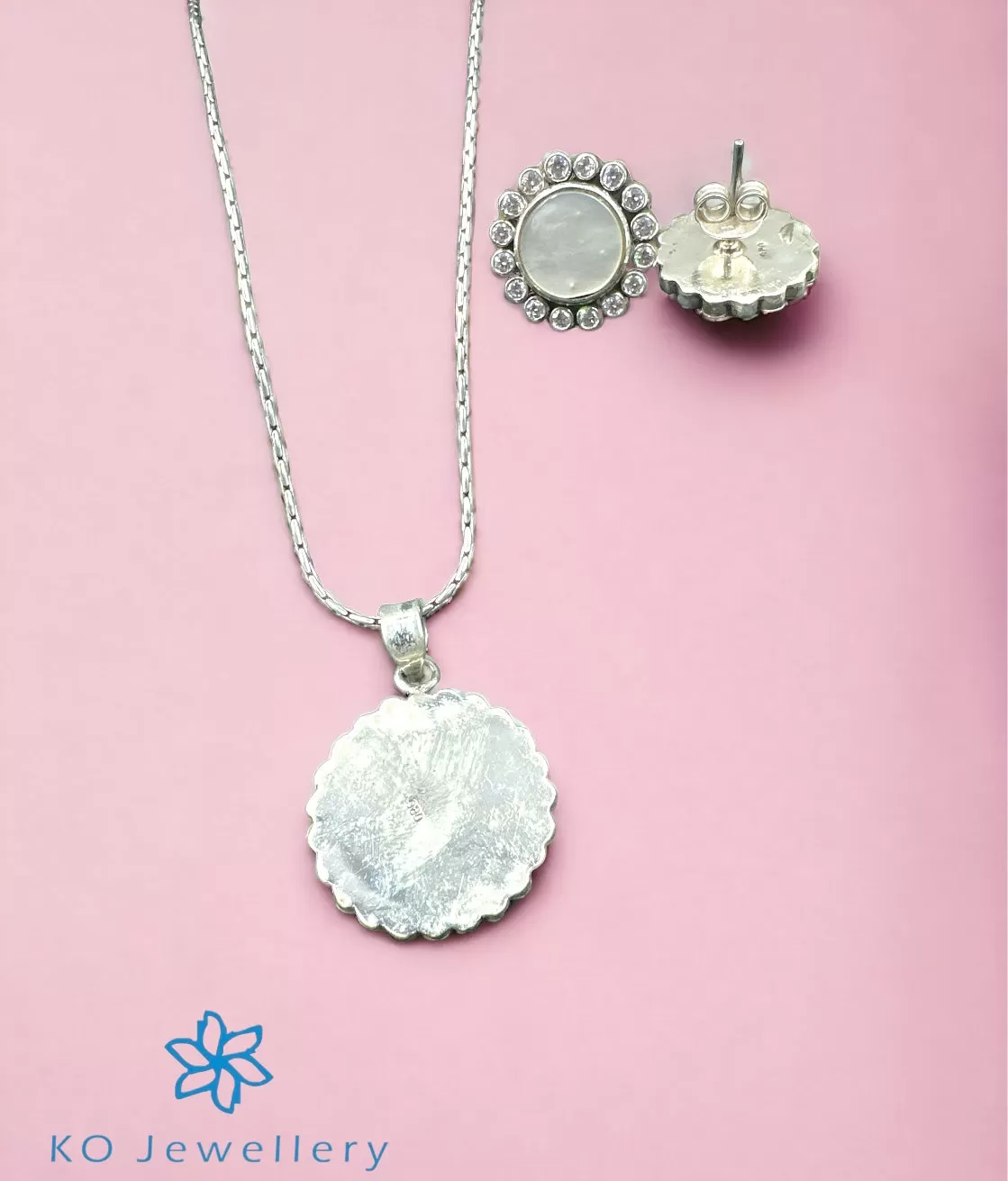 The Mansi Silver gemstone pendant Set